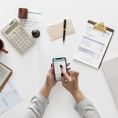 Conseil en vente et location en immobilier professionnel.